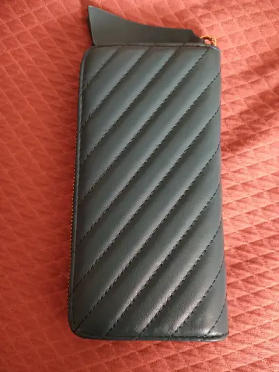 Billetera verde con textura - miniatura 2