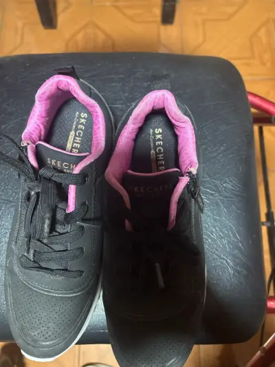 Zapatillas Skechers negras y rosas - miniatura 2