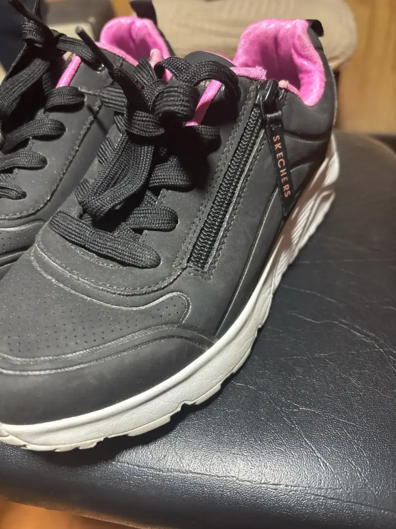 Zapatillas Skechers negras y rosas - 3