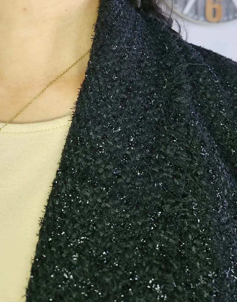 Blazer negro con botones dorados - 2