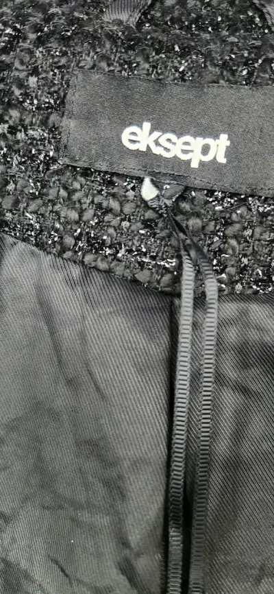 Blazer negro con botones dorados - miniatura 4