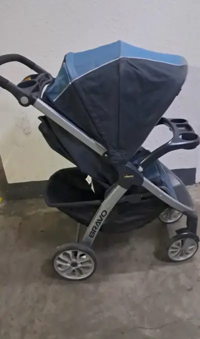 Coche de bebé Chicco gris - miniatura 2