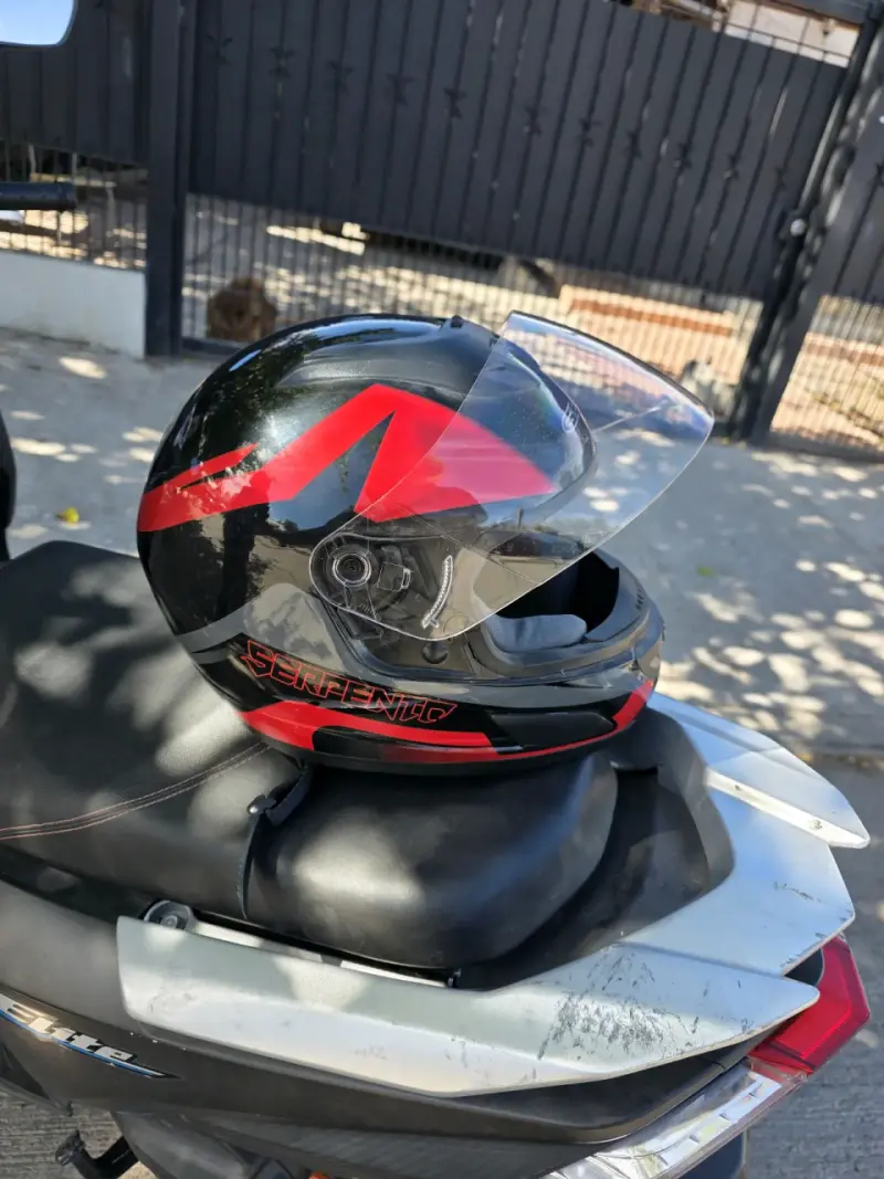 Casco Serpento negro y rojo - 5