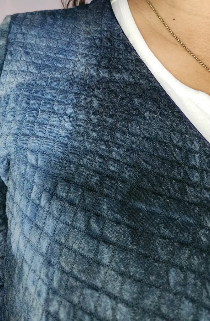 Blazer azul con diseño moderno - 2