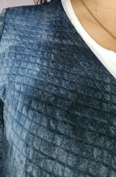 Blazer azul con diseño moderno - miniatura 2