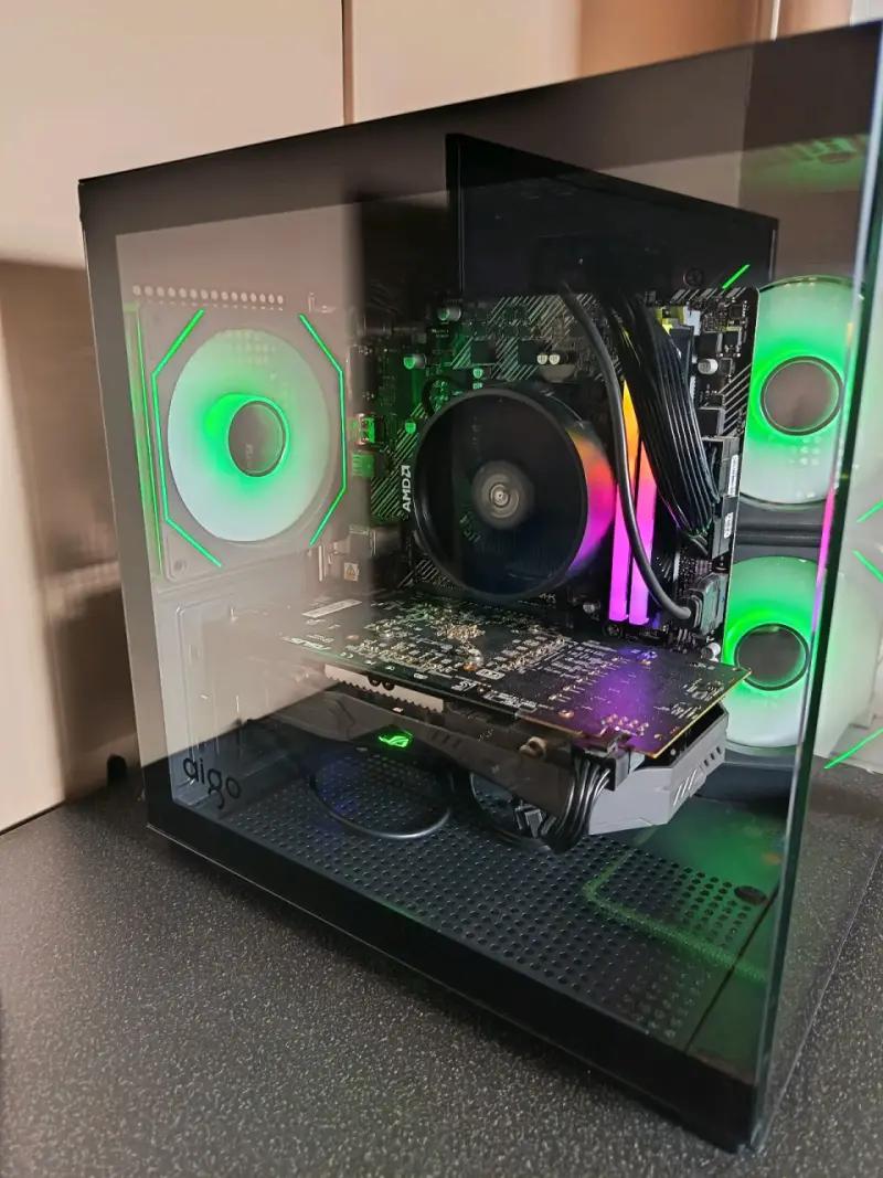 PC de escritorio gaming RGB - 1