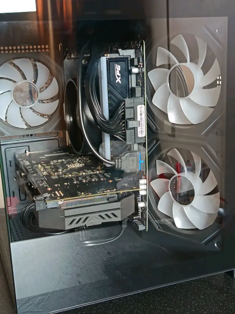 PC de escritorio gaming RGB - 2