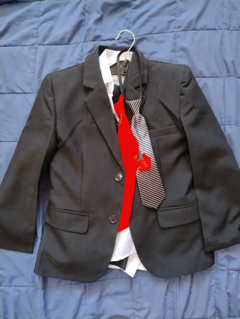 Traje infantil negro con corbata