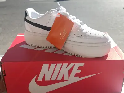 Zapatillas Nike blancas - miniatura 3
