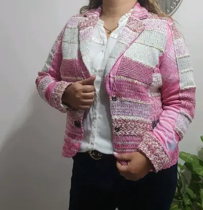 Chaqueta de mujer tejida rosa - miniatura 3