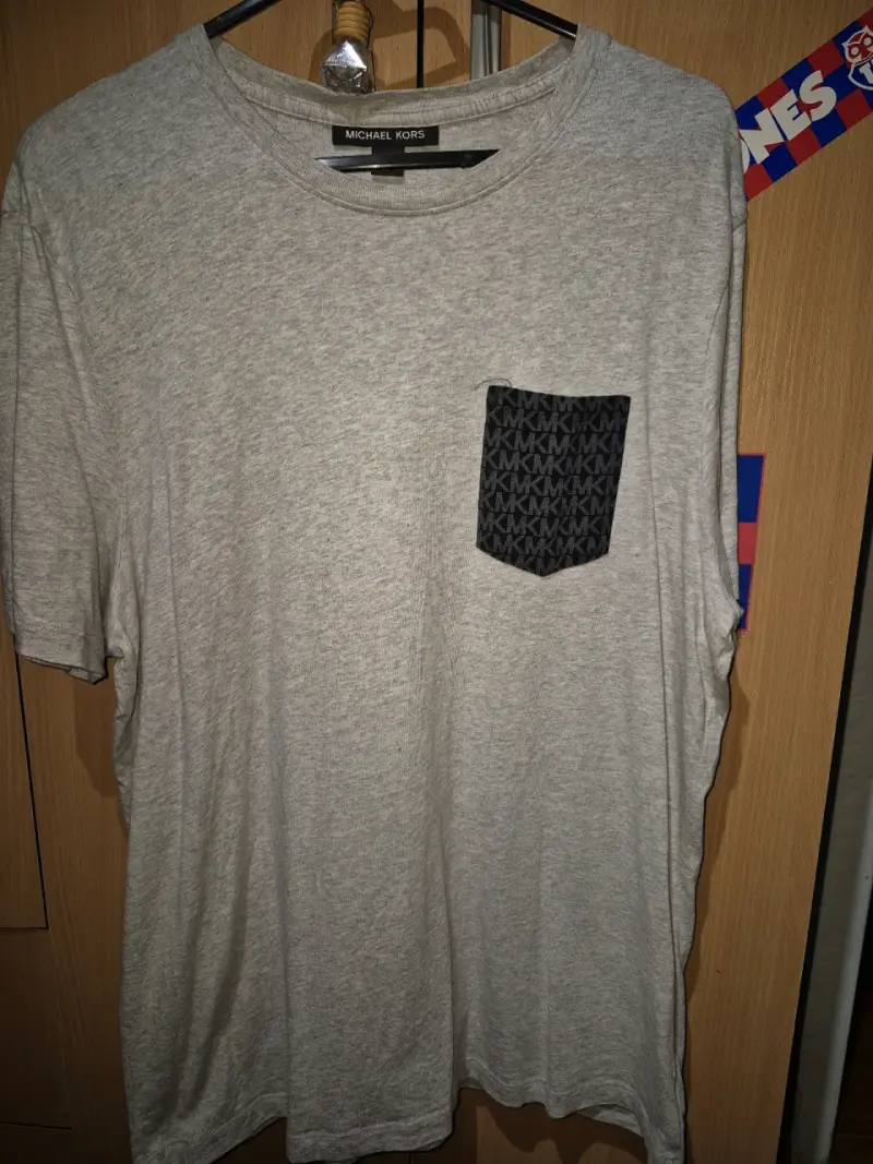 Polera gris con bolsillo Michael Kors original - 1