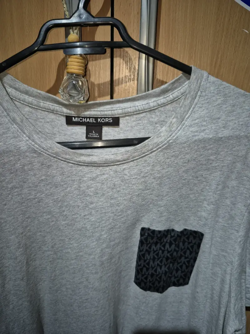Polera gris con bolsillo Michael Kors original - 2