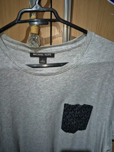 Polera gris con bolsillo Michael Kors original - miniatura 2