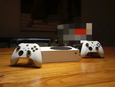 Consola Xbox Series S dos controles+audífonosGamer - miniatura 1