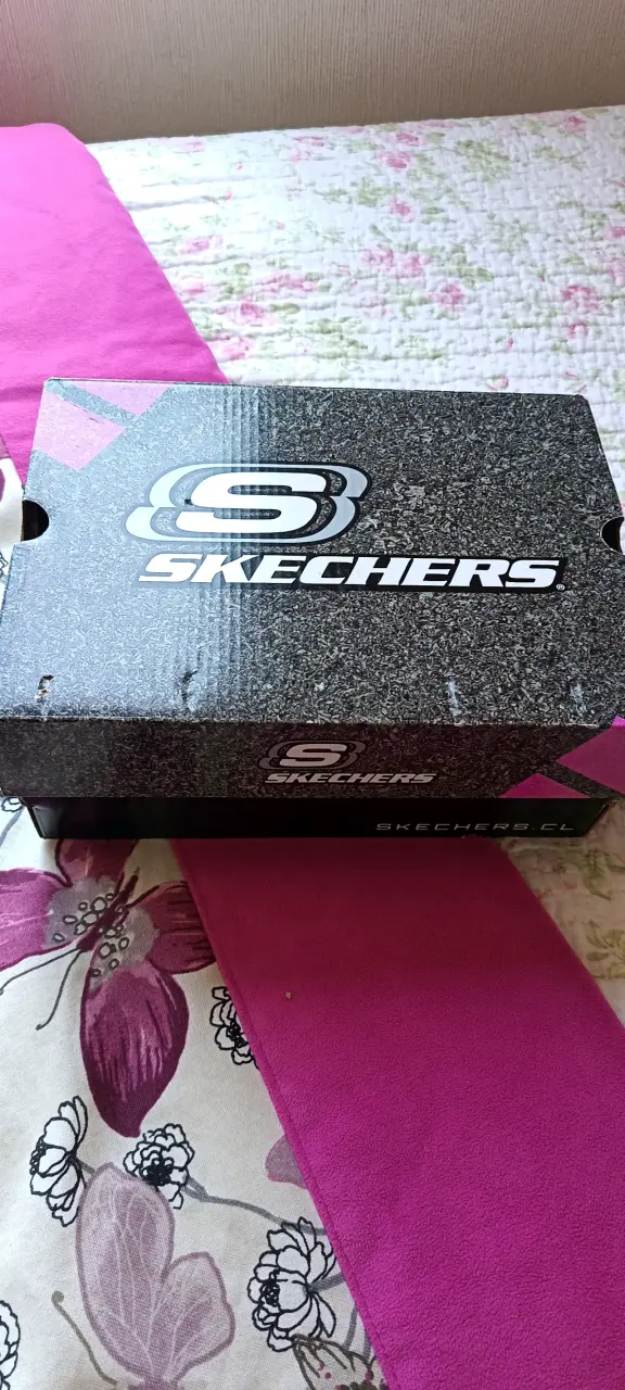 Zapatillas Skechers en caja - 1
