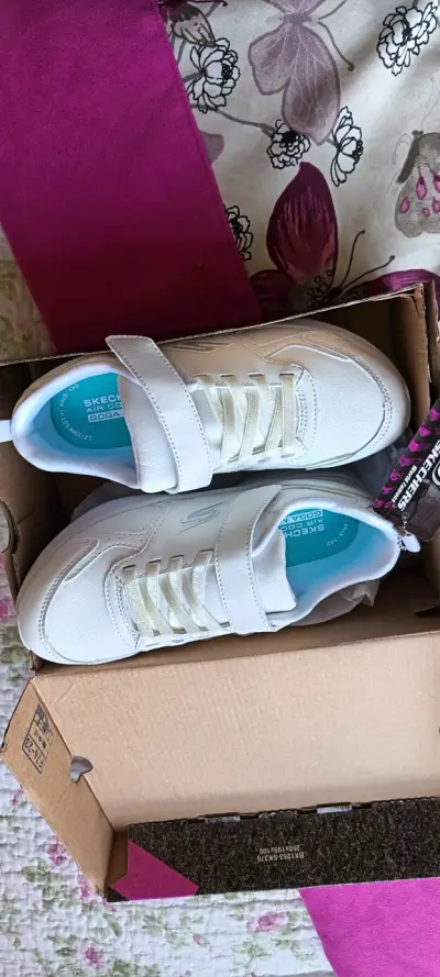 Zapatillas Skechers en caja - miniatura 3