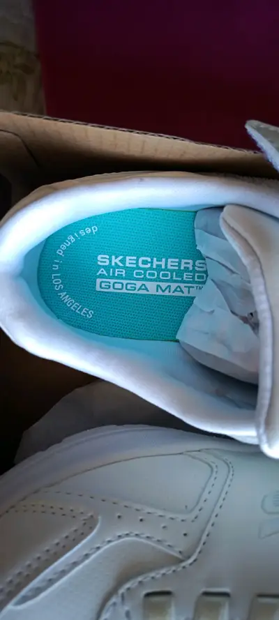 Zapatillas Skechers en caja - miniatura 4