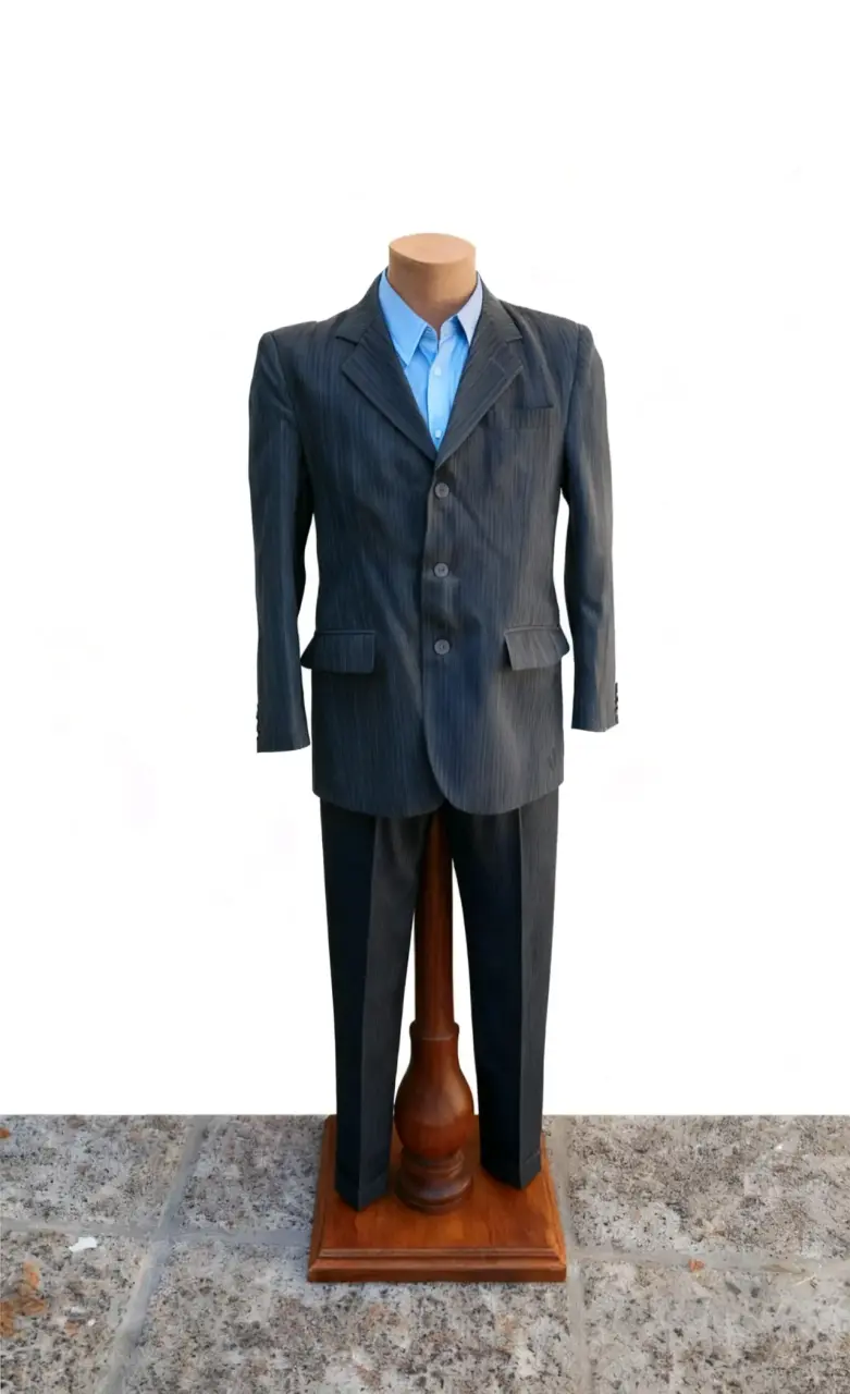 Traje formal gris a rayas