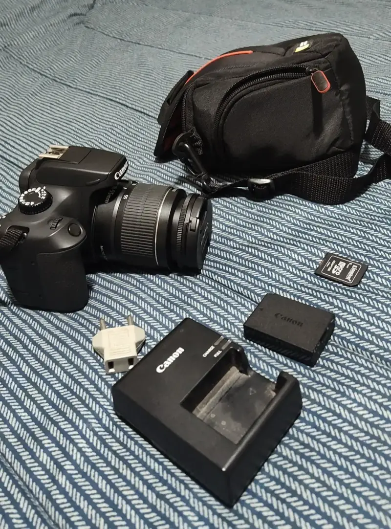 Cámara T100 DSLR Canon con accesorios - 1