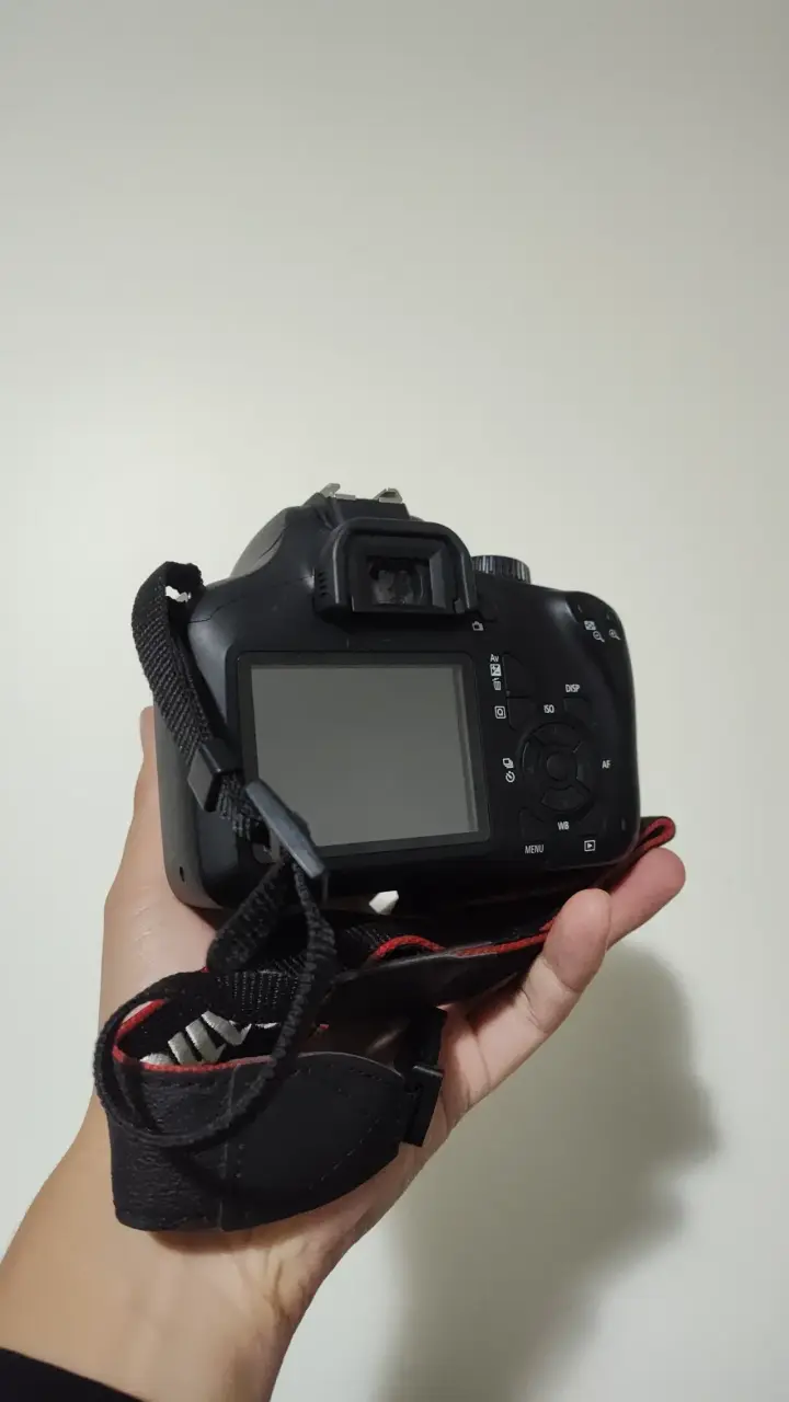Cámara T100 DSLR Canon con accesorios - 4