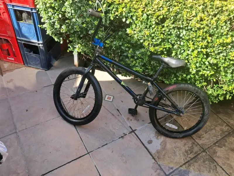 Bicicleta BMX negra