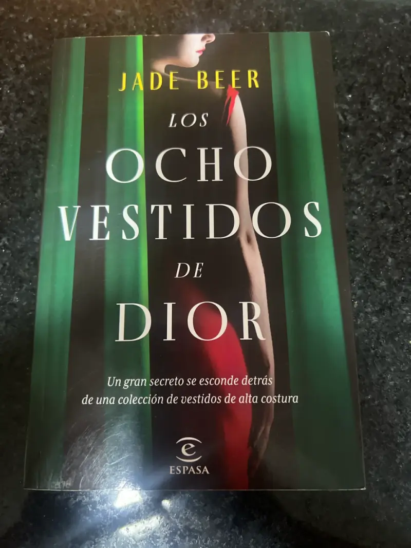 Libro Los Ocho Vestidos de Dior - 1
