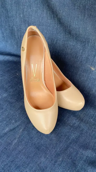 Zapatos de tacón beige - miniatura 2