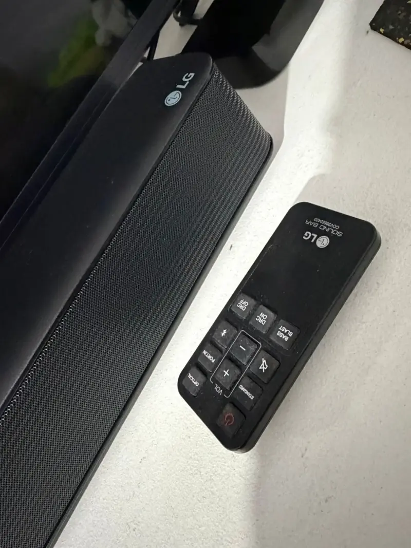 Barra de sonido LG con control - 1