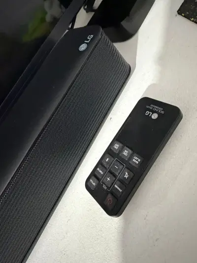 Barra de sonido LG con control - miniatura 1