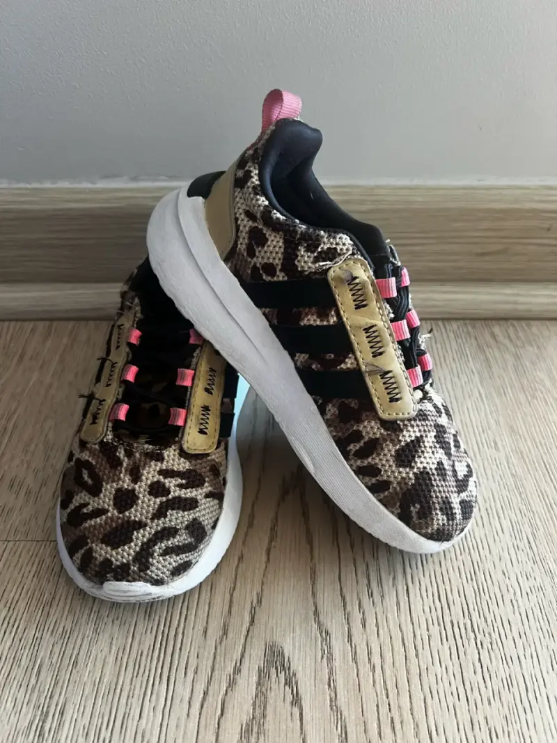 Zapatillas niña marca Adidas estampado leopardo - 1