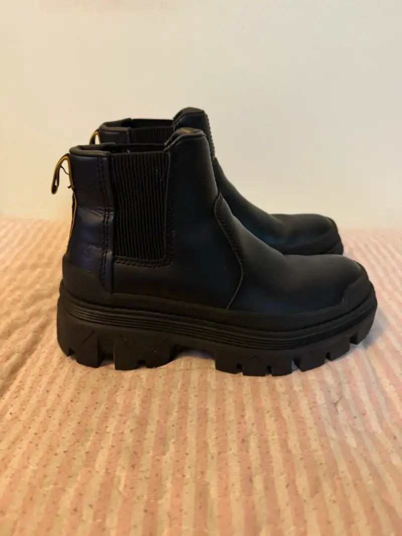 Botines negros CAT - 1