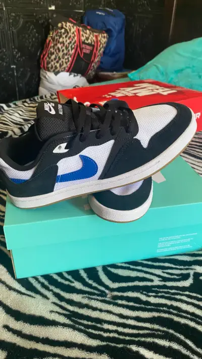 Zapatillas Nike SB blancas y negras - miniatura 3