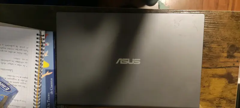 Laptop ASUS usado color gris - 1