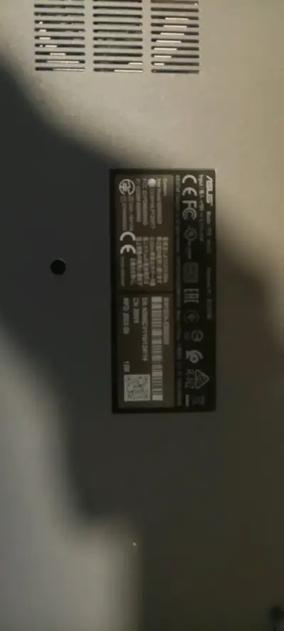 Laptop ASUS usado color gris - miniatura 4