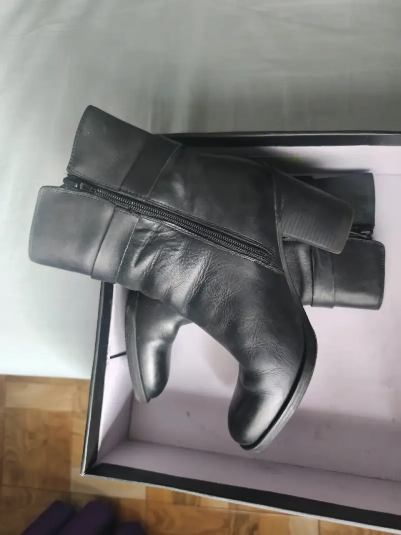 Botines negros de cuero - 1