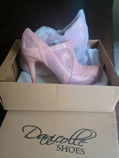 Tacones altos rosas con brillo - miniatura 1