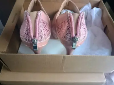 Tacones altos rosas con brillo - miniatura 2