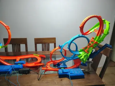 Pista de autos con loops - miniatura 2