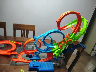 Pista de autos con loops - miniatura 3