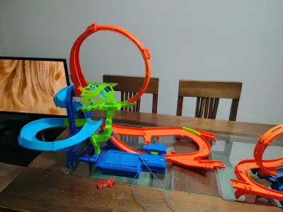 Pista de autos con loops - miniatura 4