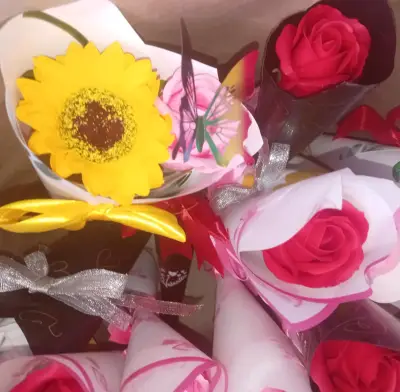 Ramos de flores decorativas rosas personalizadas - miniatura 6