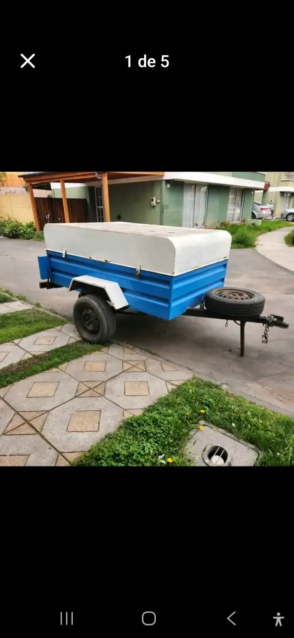 Carro de arrastre azul.