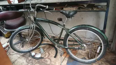 Bicicleta verde clásica americana - miniatura 1