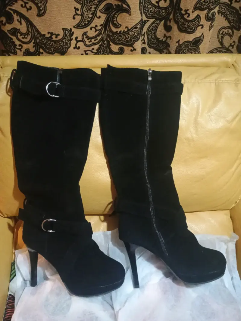 Botas altas negras de gamuza