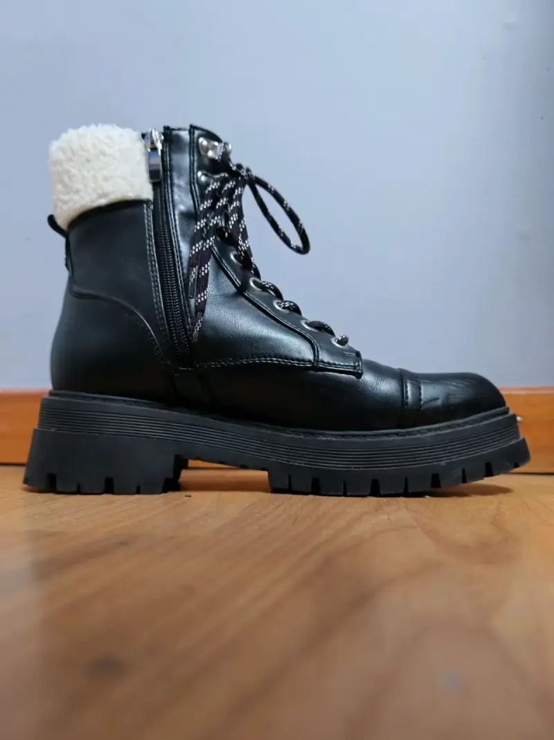Botines negros con cordones gruesos - 2