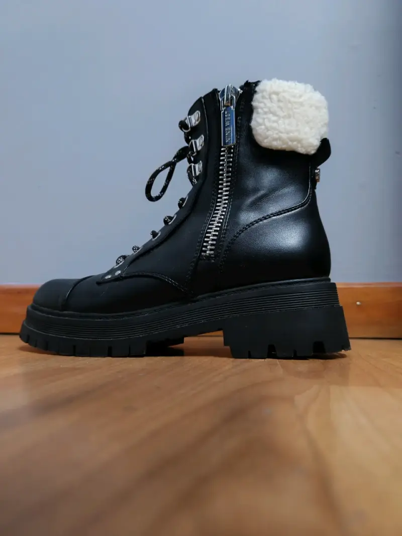 Botines negros con cordones gruesos - 4