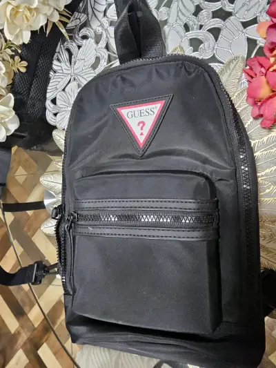 Mochila negra GUESS compacta - miniatura 2