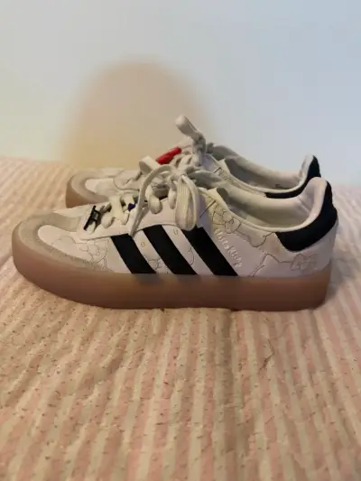 Zapatillas Adidas samba x hello kitty talla 39 - miniatura 2