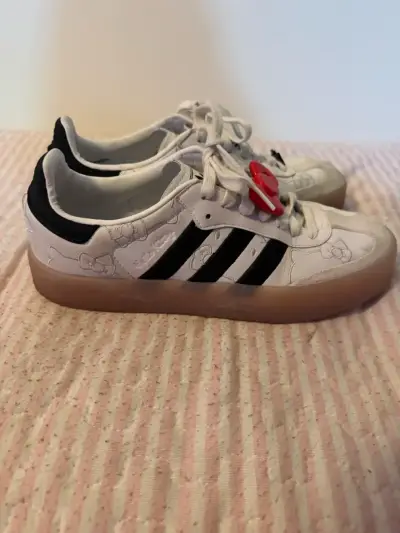 Zapatillas Adidas samba x hello kitty talla 39 - miniatura 3