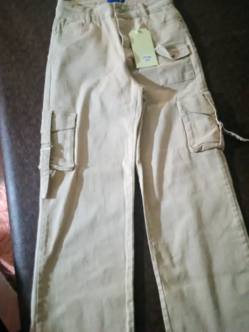 Pantalón cargo Beige mujer